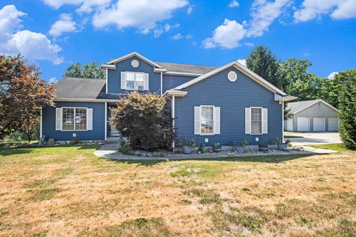 69154 Elkhart Rd, Edwardsburg, MI, 49112-8408 | Card Image