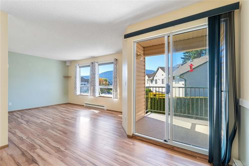 205-1912 Bowen Rd, Nanaimo, BC, V9S5S6 | Card Image
