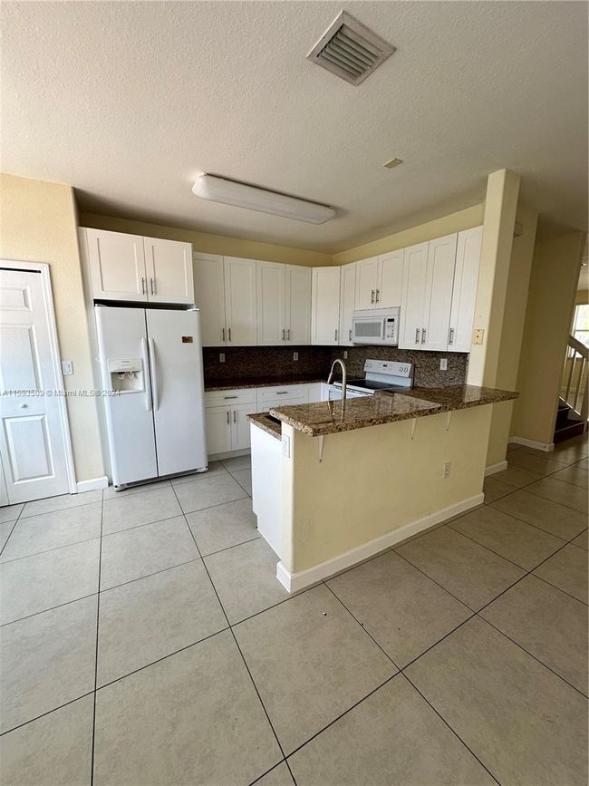 10967 - 10967 Nw 79th St, Townhouse with 4 bedrooms, 2 bathrooms and null parking in Doral FL | Image 23