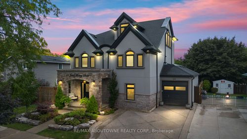 11 John Murray St, Stoney Creek, ON, L8J1C5 | Card Image