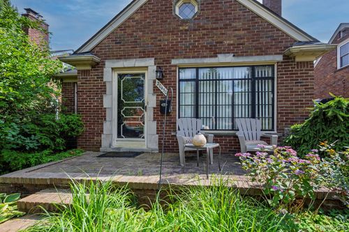 20450 Lochmoor St, Harper Woods, MI, 48225-1750 | Card Image