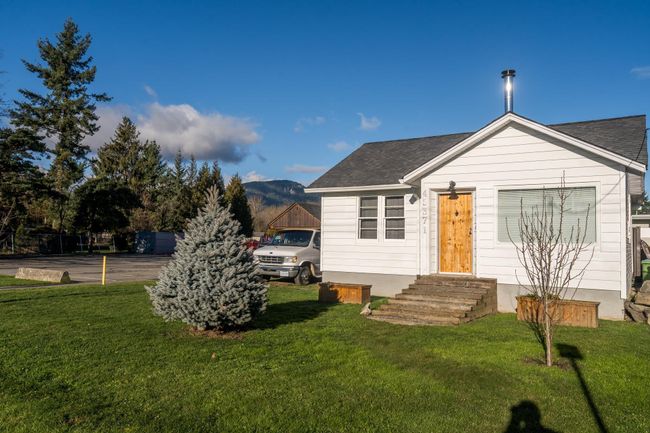 45371 Wellington Avenue, House other with 3 bedrooms, 1 bathrooms and 4 parking in Chilliwack BC | Image 2