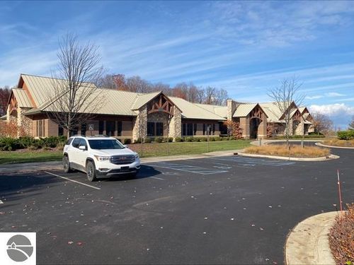 400-700 E Hammond Rd, Traverse City, MI, 49686-8641 | Card Image