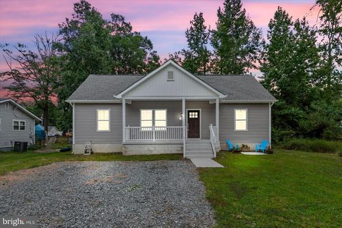 58 Pine St, COLONIAL BEACH, VA, 22443-5041 | Card Image