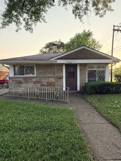 17002 Greenbay Ave, Lansing, IL, 60438-1129 | Card Image