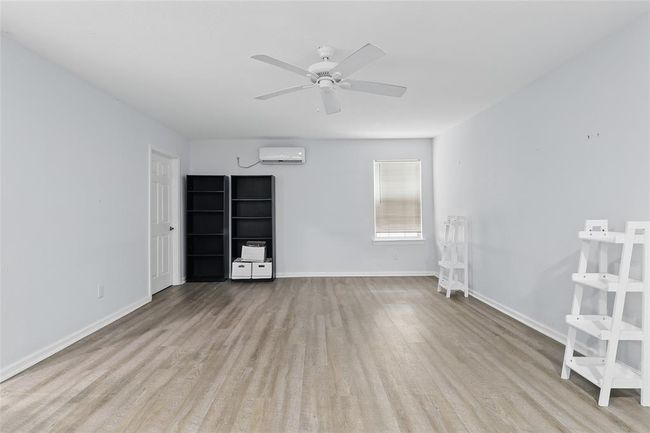 Converted apartment Living Room/Bedroom | Image 28
