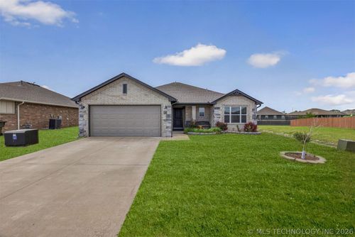 13510 N 130th East Ave, Collinsville, OK, 74021-4492 | Card Image