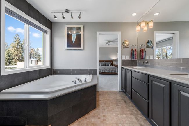 1804 S Viewcrest Ln, Condo with 4 bedrooms, 4 bathrooms and null parking in Spokane Valley WA | Image 30