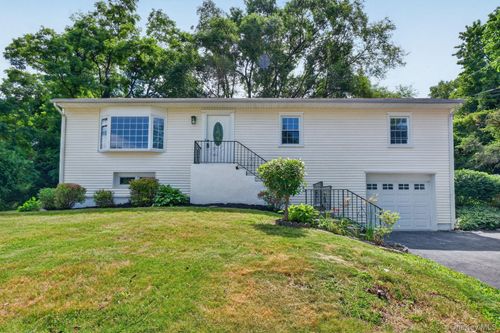 20 Muscoot Rd W, Mahopac, NY, 10541-3262 | Card Image