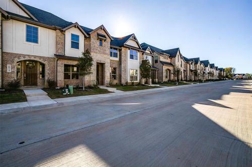 6817 Robert Reed Dr, Arlington, TX, 76001-4500 | Card Image