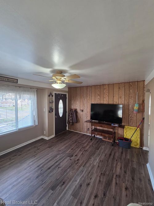 2355 Progress Ave, Lincoln Park, MI, 48146-4807 | Card Image