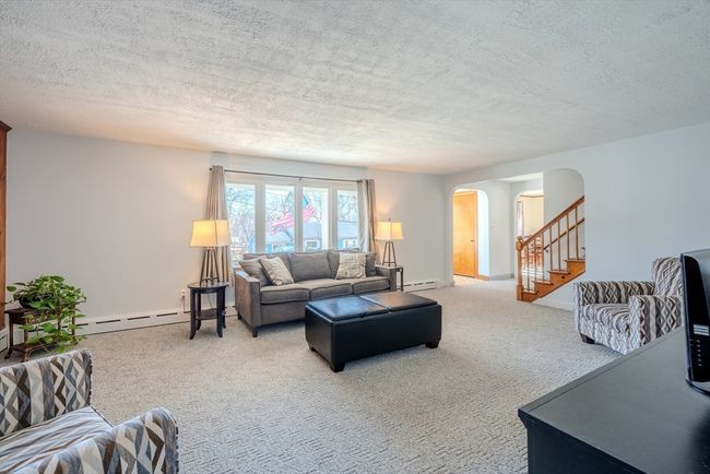8 Milan Ave, House other with 3 bedrooms, 3 bathrooms and 4 parking in Woburn MA | Image 4