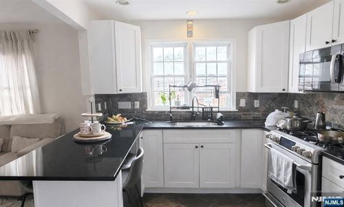 130 W Clinton Ave, Bergenfield, NJ, 07621-2726 | Card Image