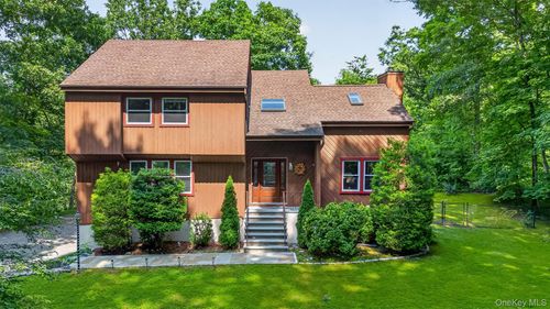 2278 Hunterbrook Rd, Yorktown Heights, NY, 10598-3504 | Card Image