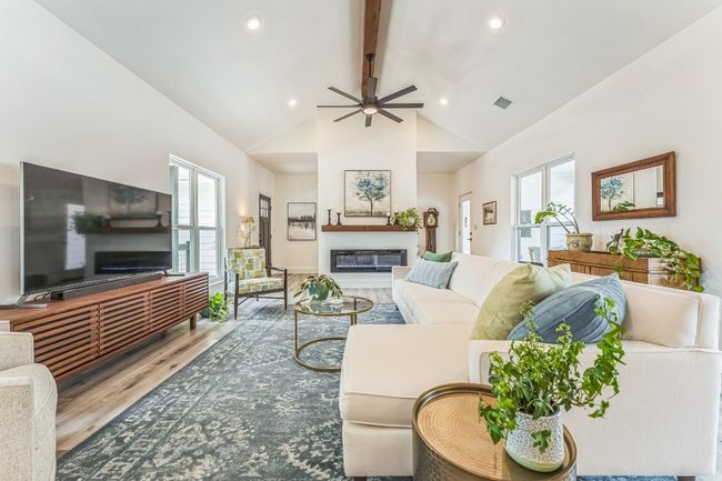 High-ceiling, beautiful lighting, great ventilation, and more. | Image 4