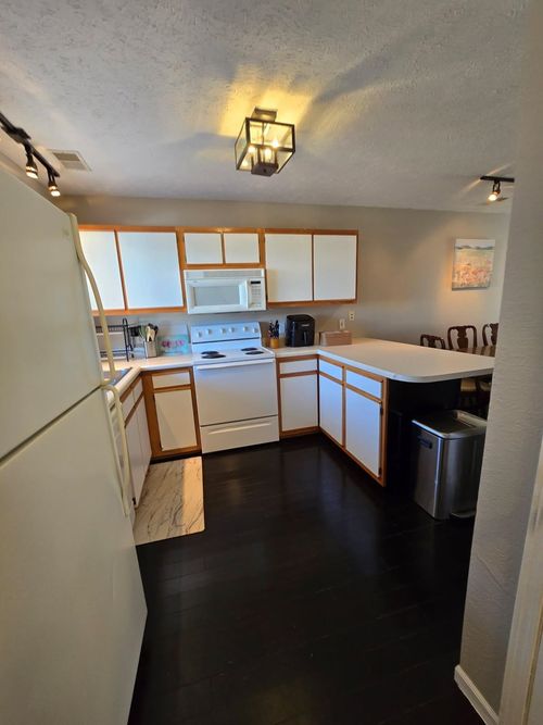 3751 Vale Dr, Traverse City, MI, 49686-2976 | Card Image
