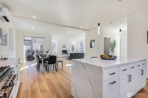 10618 E Riverside Dr, Bothell, WA, 98011-3728 | Card Image