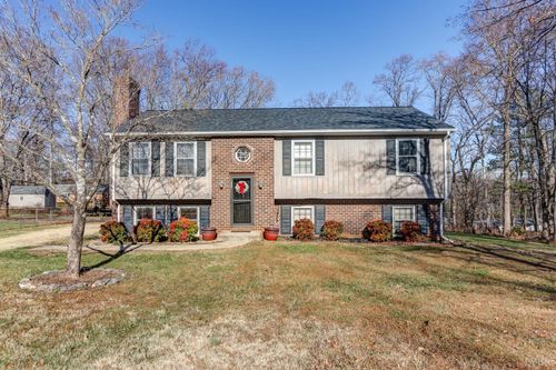 332 Sunrise Dr, Forest, VA, 24551-1635 | Card Image