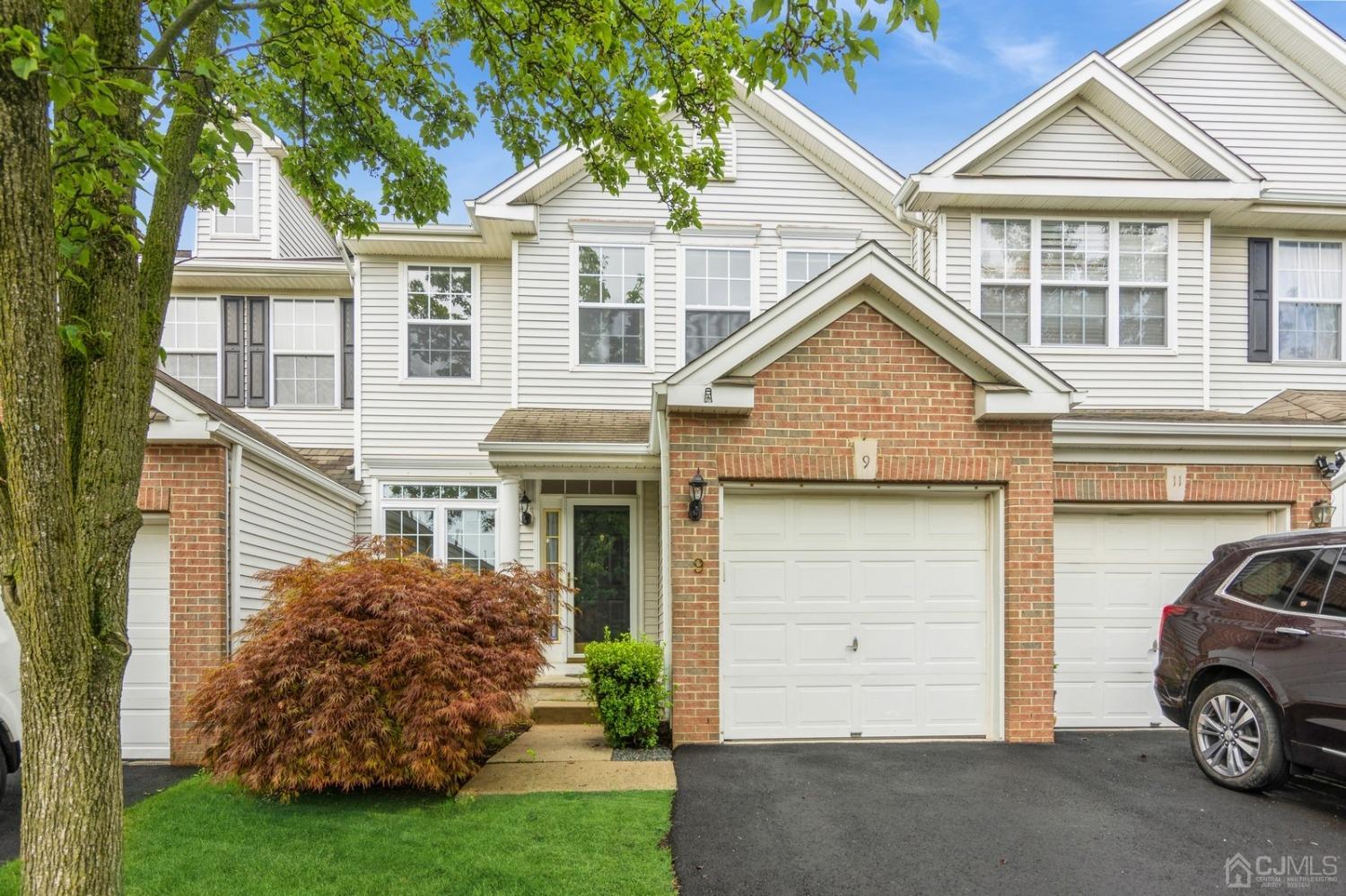 Koenig Dr, Parlin, NJ 08859