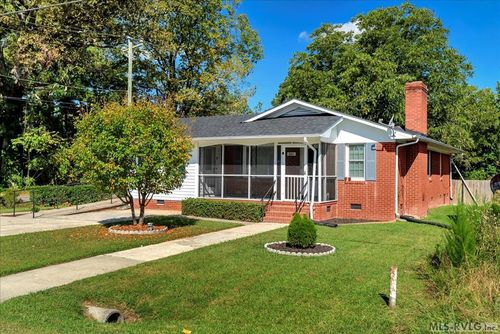 601 E Main St, Woodland, NC, 27897-9570 | Card Image