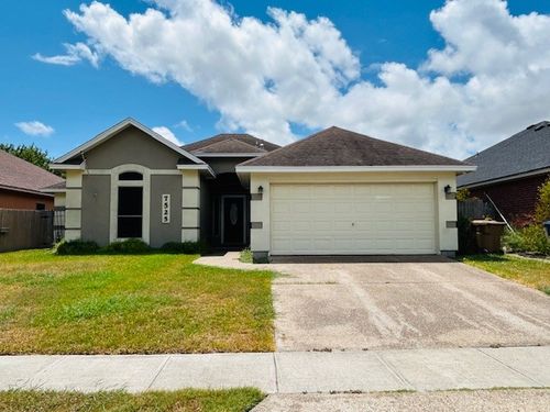 7525 Brush Creek Dr, Corpus Christi, TX, 78414-3880 | Card Image