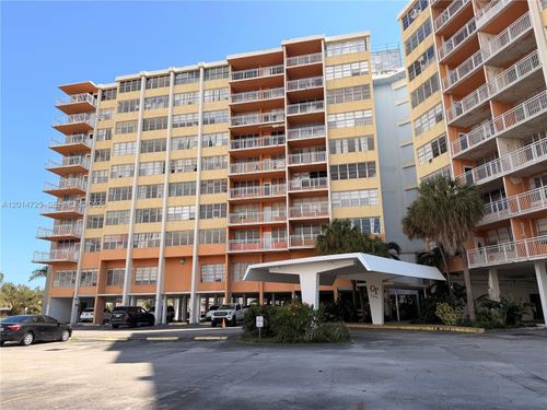 803-2025 Ne 164th St, North Miami Beach, FL, 33162 | Card Image
