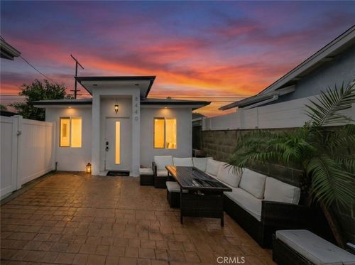 8440 Costello Ave, Panorama City, CA, 91402-3725 | Card Image