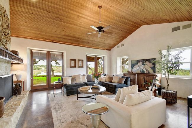 341 N Stallion Estates Dr, Home with 2 bedrooms, 2 bathrooms and 3 parking in Spring Branch TX | Image 5