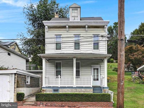 230 W Railroad St, Pottsville, PA, 17901-1127 | Card Image