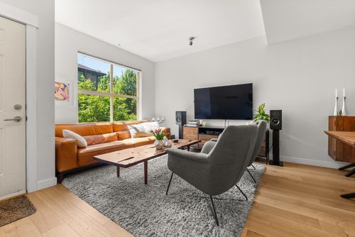 3-307 E 15th St, North Vancouver, BC, V7L2R6 | Card Image