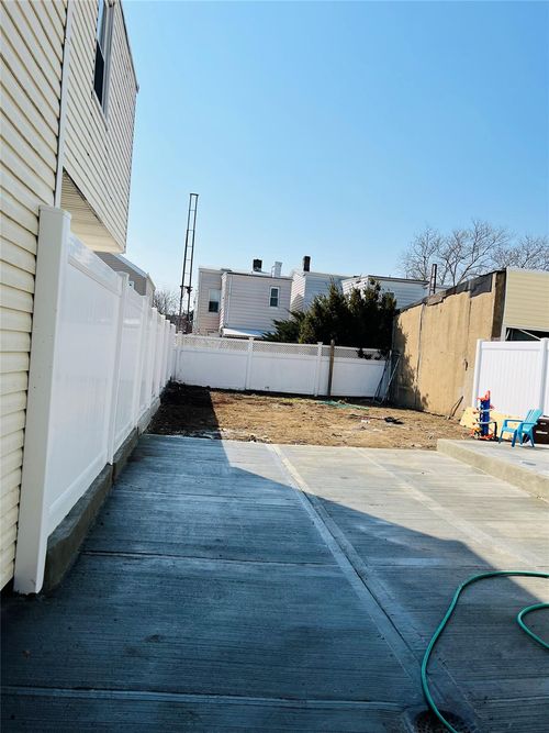 9428 86th St, Ozone Park, NY, 11416-1301 | Card Image