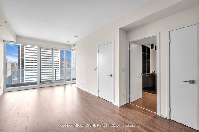 5210 - 70 Temperance St, Condo with 1 bedrooms, 1 bathrooms and null parking in Toronto ON | Image 7