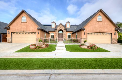 529 W Loyola Ave, Clovis, CA, 93619-0419 | Card Image