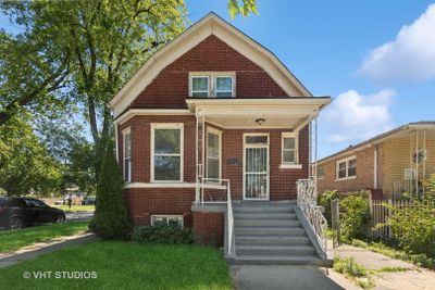 6801 S Oakley Avenue, House other with 5 bedrooms, 2 bathrooms and 2 parking in Chicago IL | Image 2