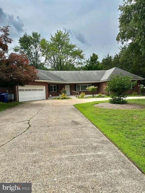 4 Chester Ave, Medford, NJ, 08055-8724 | Card Image
