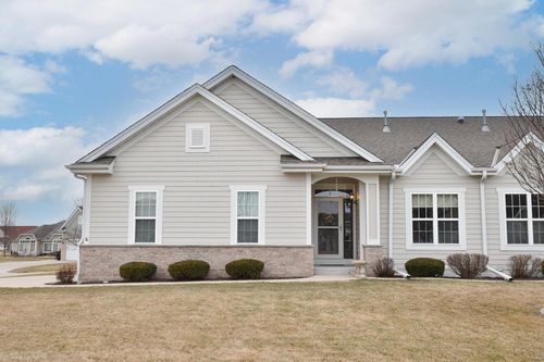 3905 S Five Iron Court, New Berlin, WI, 53151 | Card Image