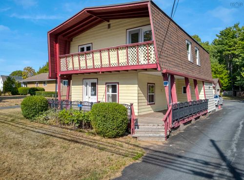 100 Commercial St, Berwick, NS, B0P1E0 | Card Image