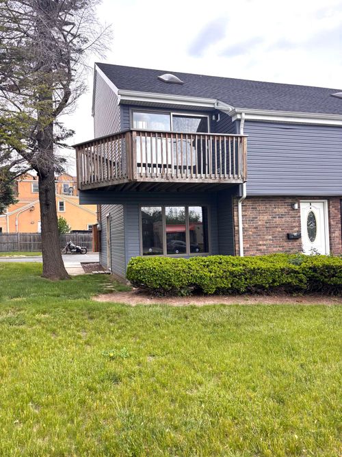 194 Charles St, Secaucus, NJ, 07094-2126 | Card Image