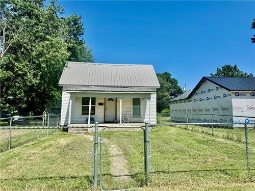1910 Cleveland Ave, Baxter Springs, KS, 66713-2152 | Card Image