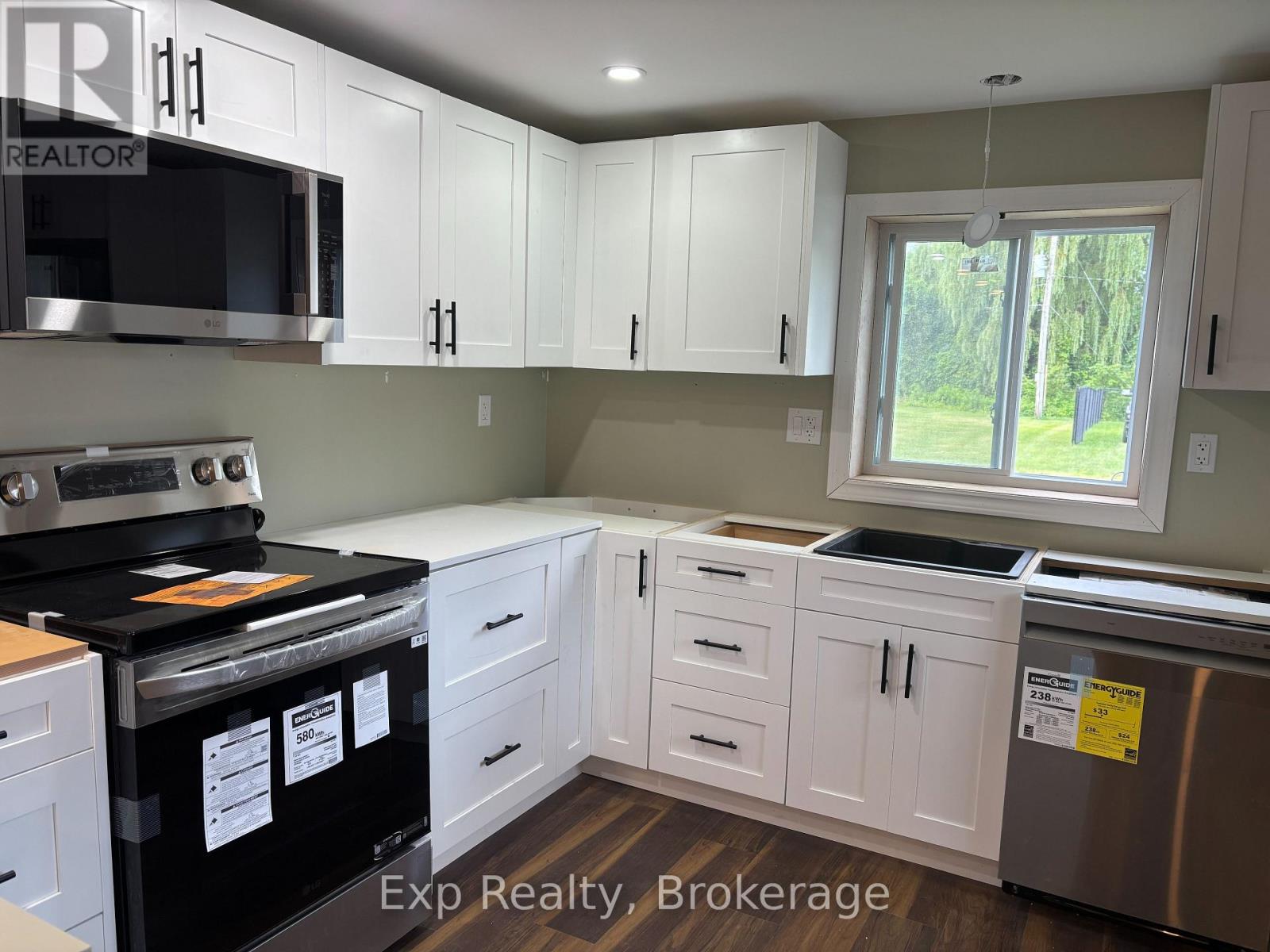 Residential in Quinte West (Sidney Ward) 4