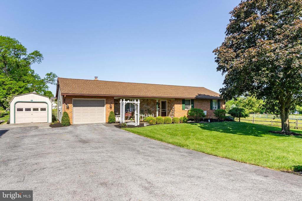 Glenbrook Rd, Leola, PA 17540
