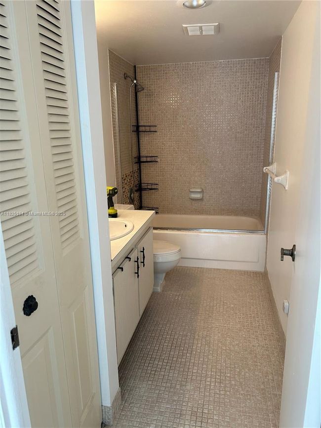 APT-205 - 4154 Inverrary Dr, Condo with 1 bedrooms, 2 bathrooms and null parking in Lauderhill FL | Image 15