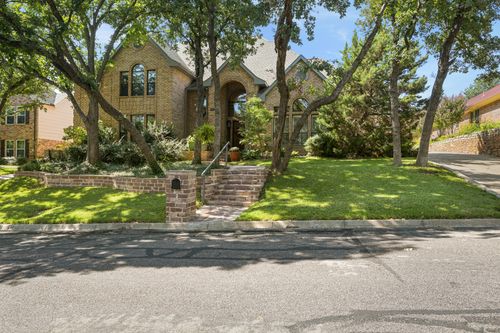 2104 Emerald Lake Dr, Arlington, TX, 76013-5216 | Card Image