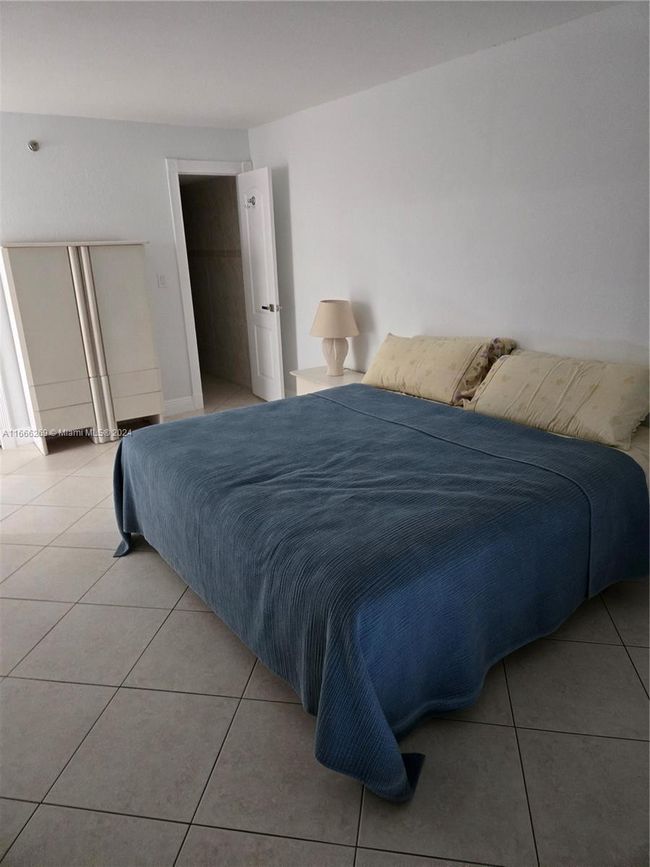 APT-810 - 2625 Collins Ave, Condo with 1 bedrooms, 2 bathrooms and null parking in Miami Beach FL | Image 10