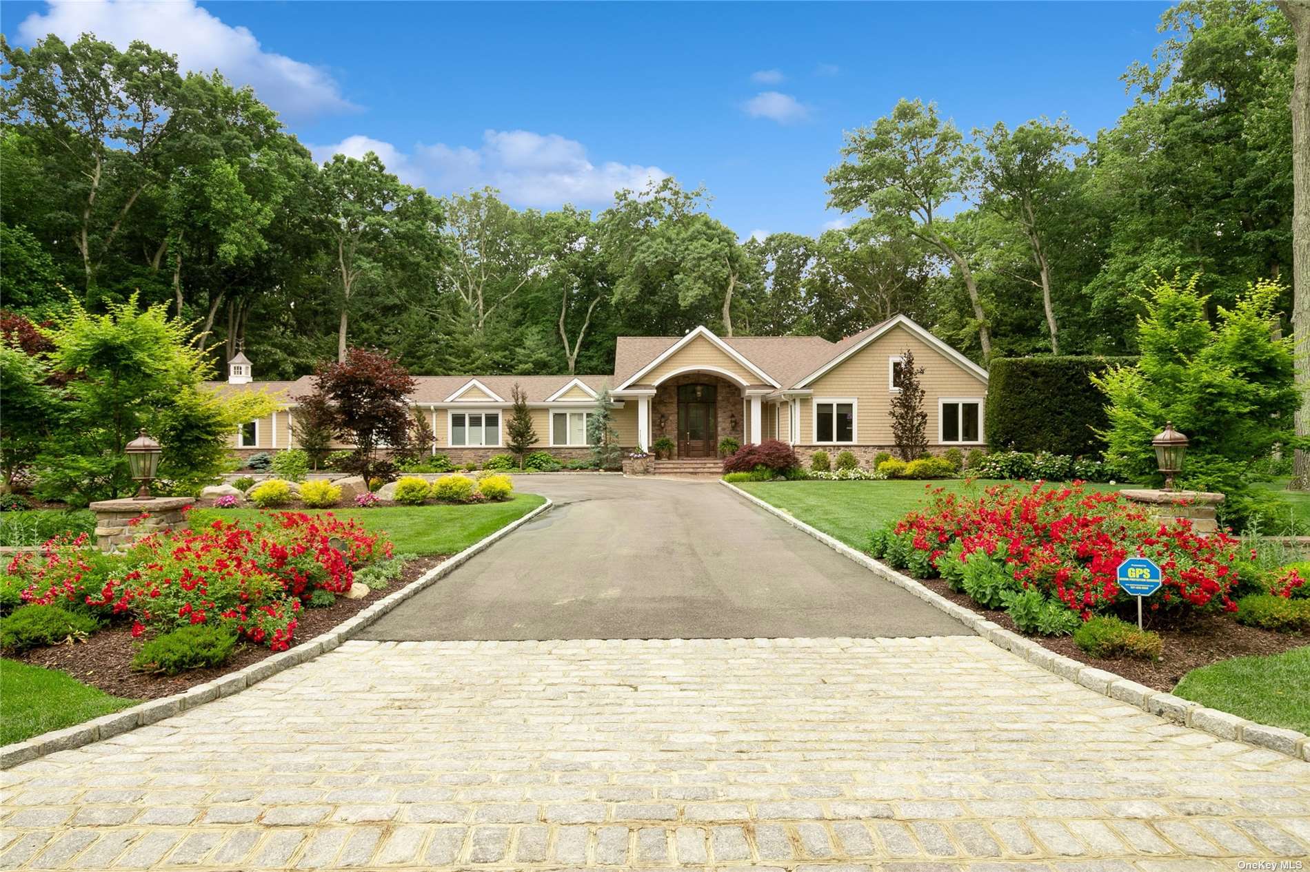Howard Dr, Syosset, NY 11791