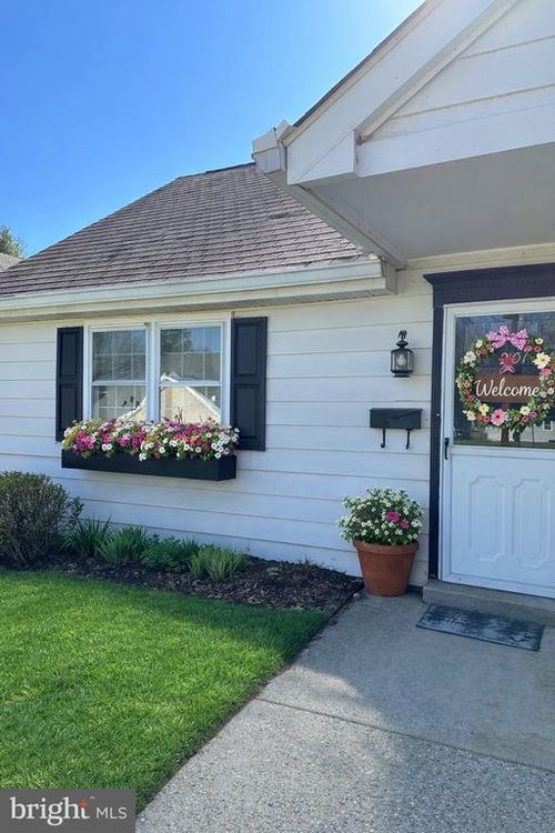 201 Yardley Cmns, YARDLEY, PA, 19067-1654 | Card Image