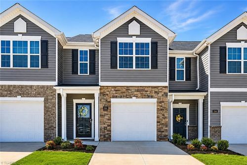 1166 Evelynnview Ln, Kernersville, NC, 27284-6736 | Card Image