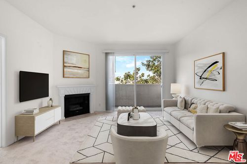 301-620 S Gramercy Pl, Los Angeles, CA, 90005-3270 | Card Image