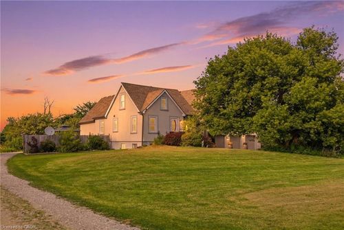 97 Smith Rd, Stoney Creek, ON, L8J2Z2 | Card Image