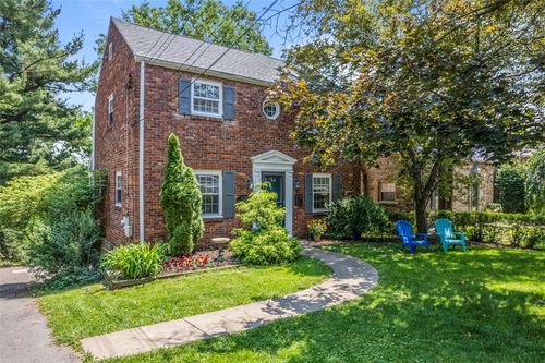 579 Kenilworth Dr, Mt. Lebanon, PA, 15228-2628 | Card Image